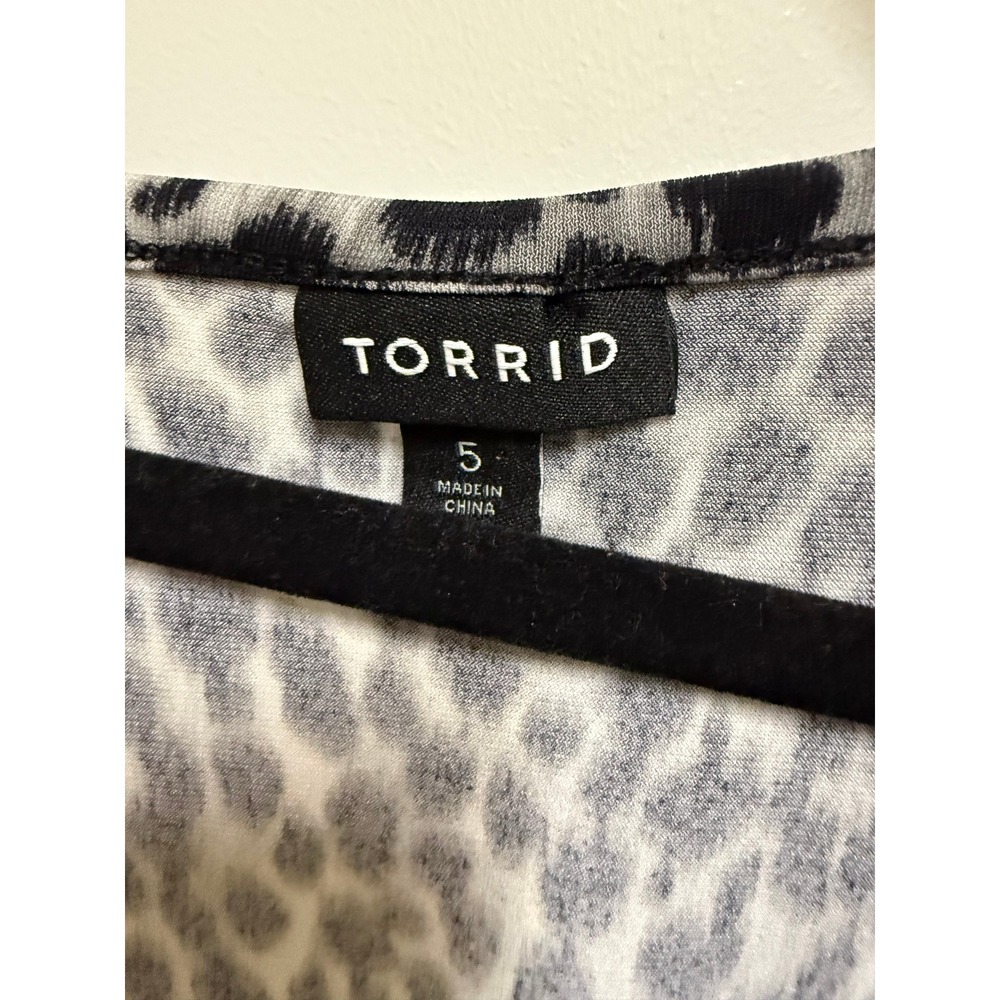 Torrid Studio Knit Leopard Print V-Neck Puff Sleeve Top Womens Size 5 5X 28 - Picture 12 of 12